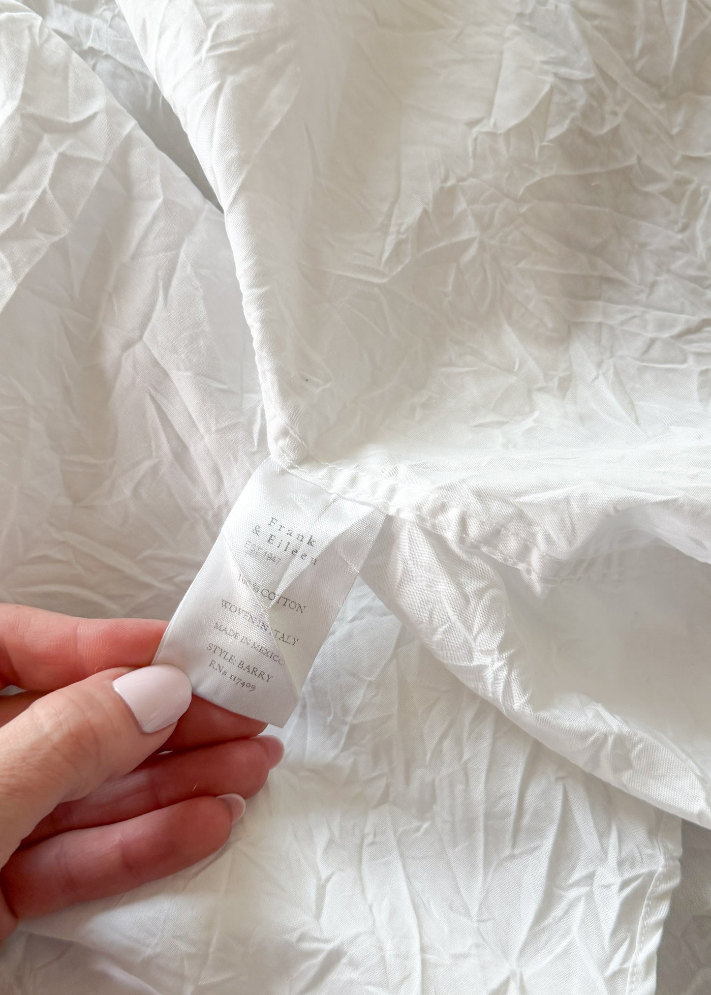 Frank & Eileen Barry Tailored Button Down in Signature Crinkle White Cotton (M)