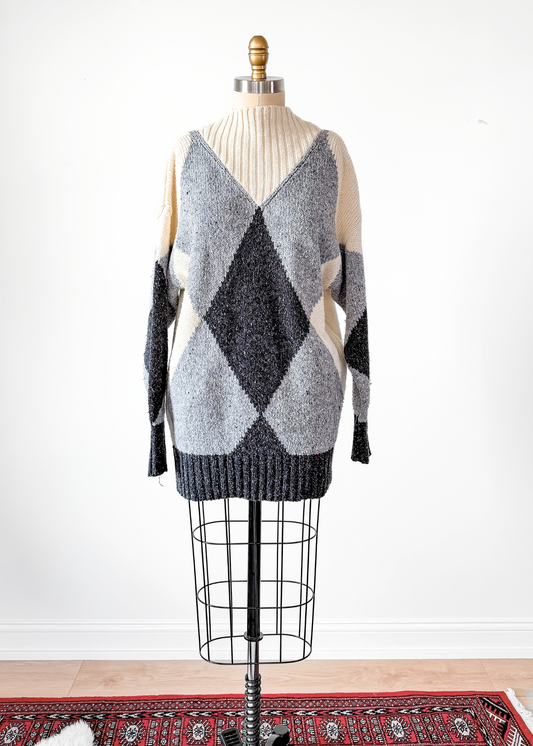 Vintage 90s Liz Sport White & Gray Argyle Cozy Knit Sweater (M)