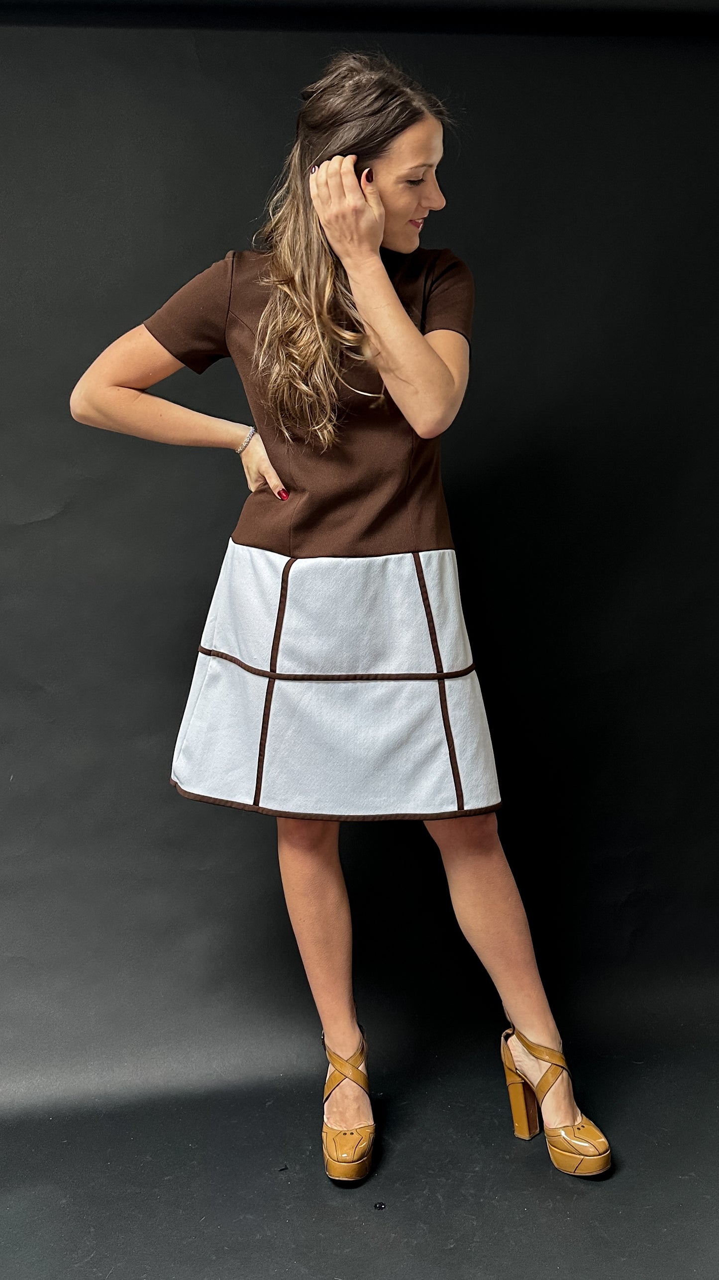 Vintage 70s Brown and White Cap Sleeve Mod Dress (S)