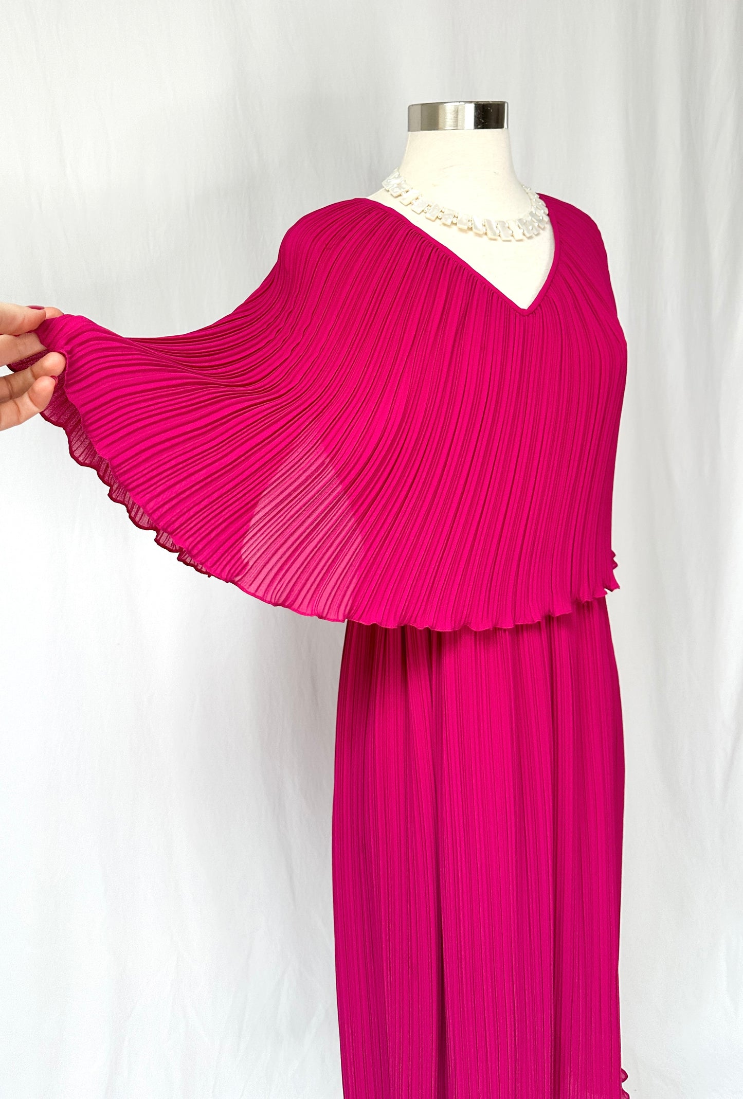 Vintage Chisholm Halle Magenta Dark Pink Pleated Cape Top Dress (M)