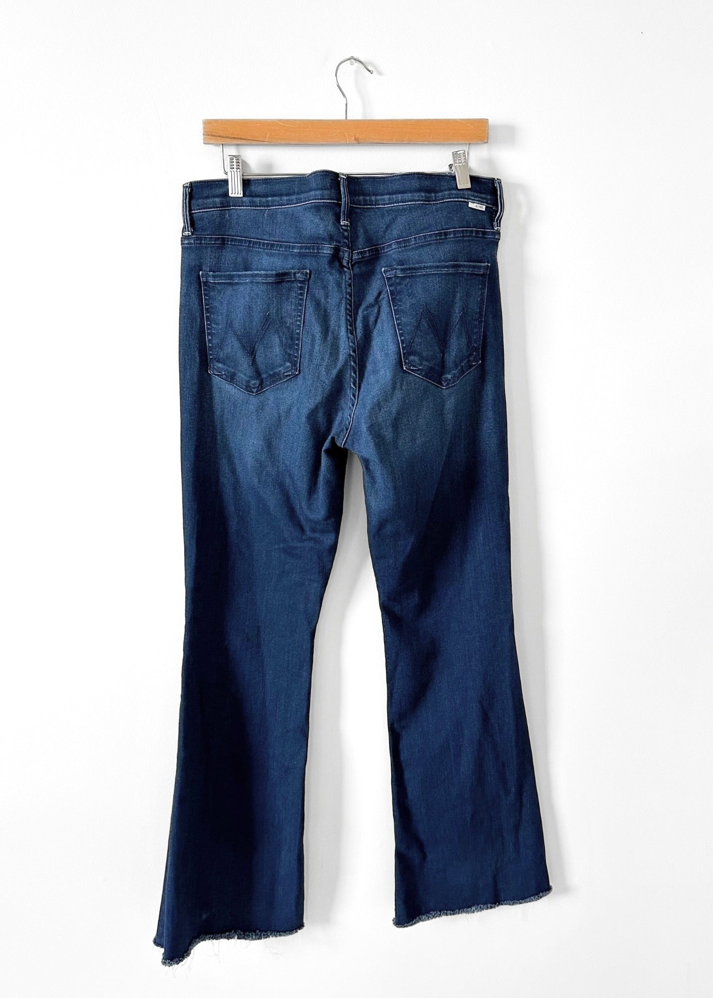 MOTHER The Weekender Fray Denim Flare Mid-Rise Jeans in Tongue and Chic (33)