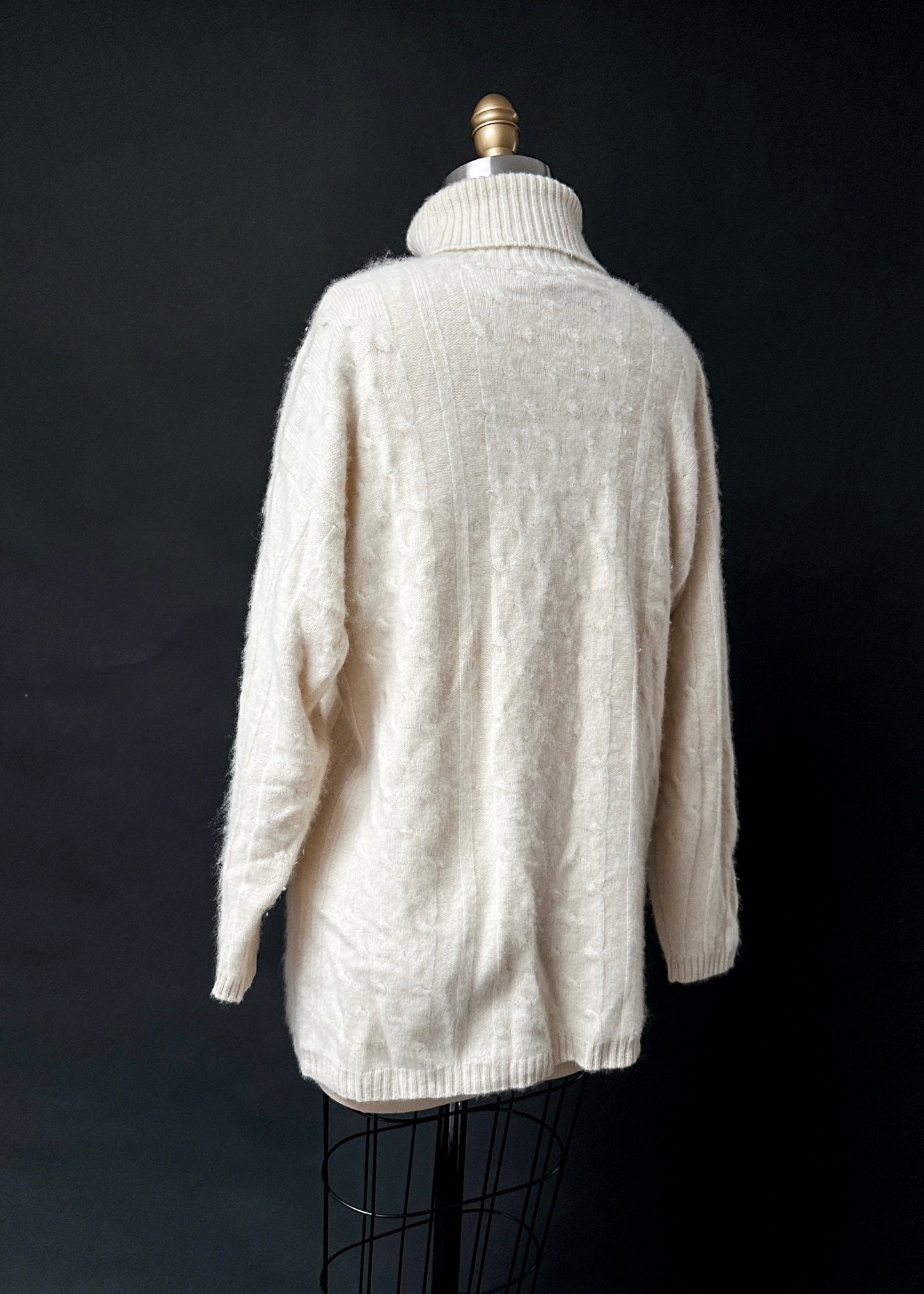 4-Ply Cashmere Cream Cable Knit Turtle Neck Sweater (L)