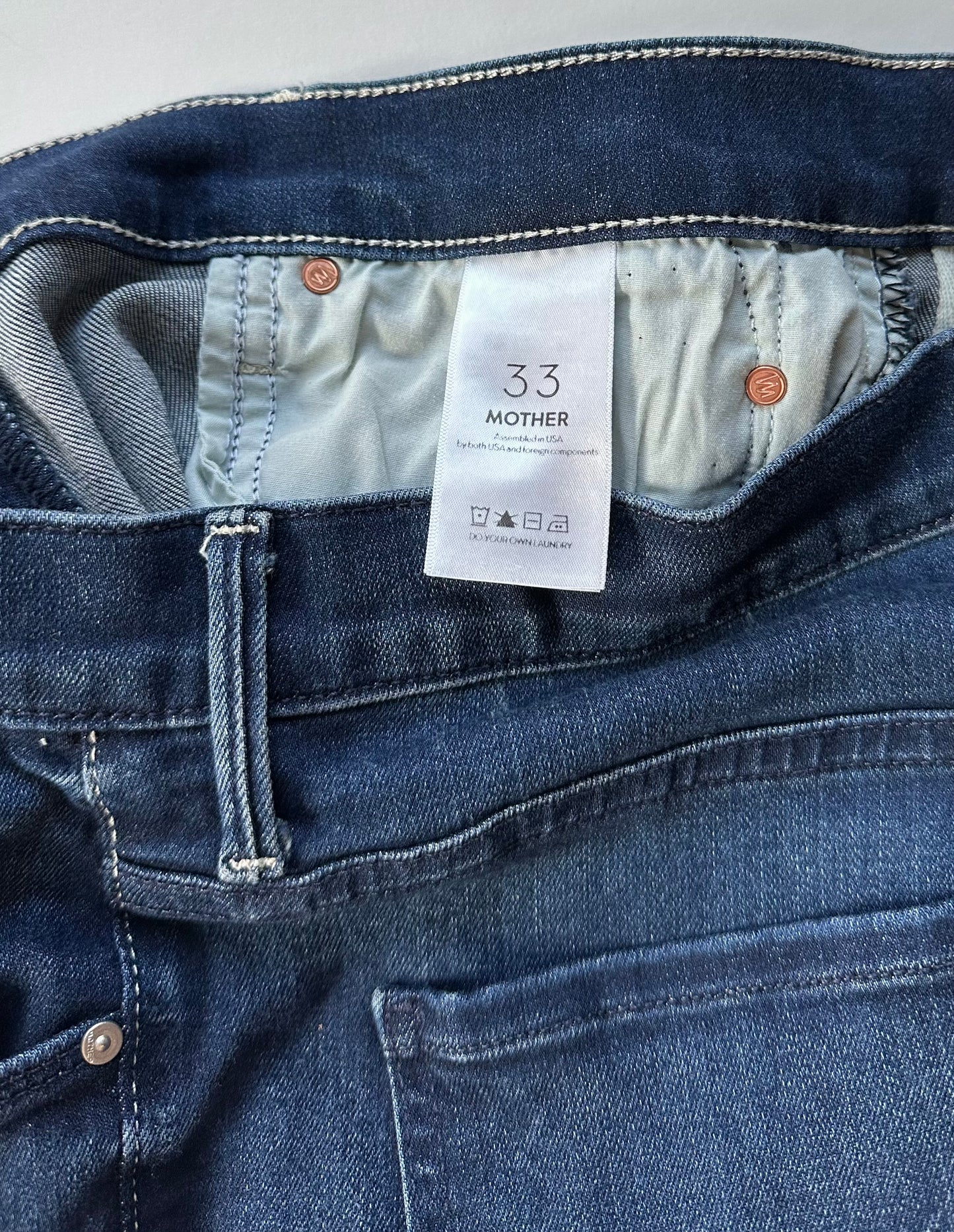 MOTHER The Weekender Fray Denim Flare Mid-Rise Jeans in Tongue and Chic (33)