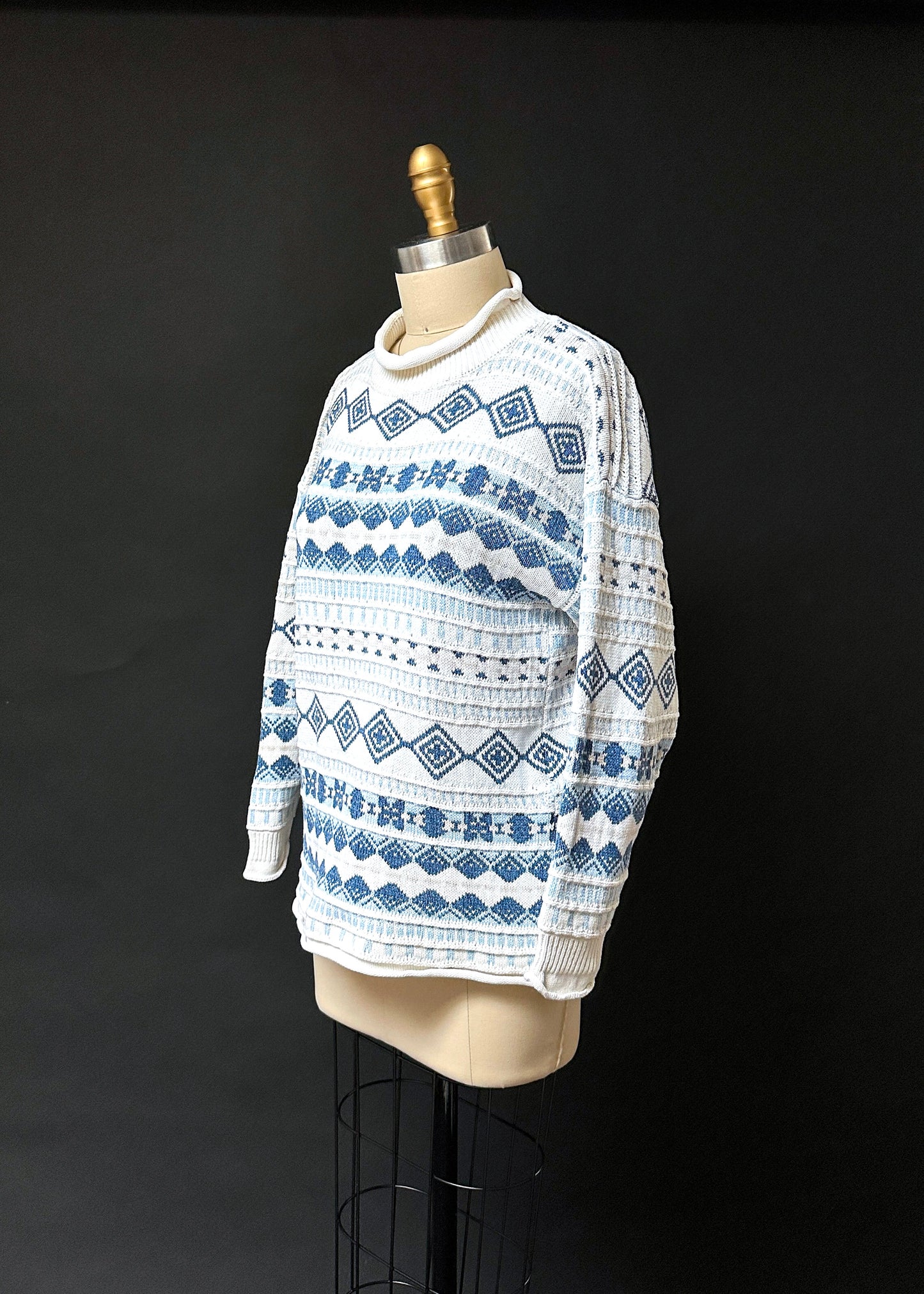 Vintage 90s Nuovo Country Seat Ivory & Blue Knit Pullover Sweater (S/M)