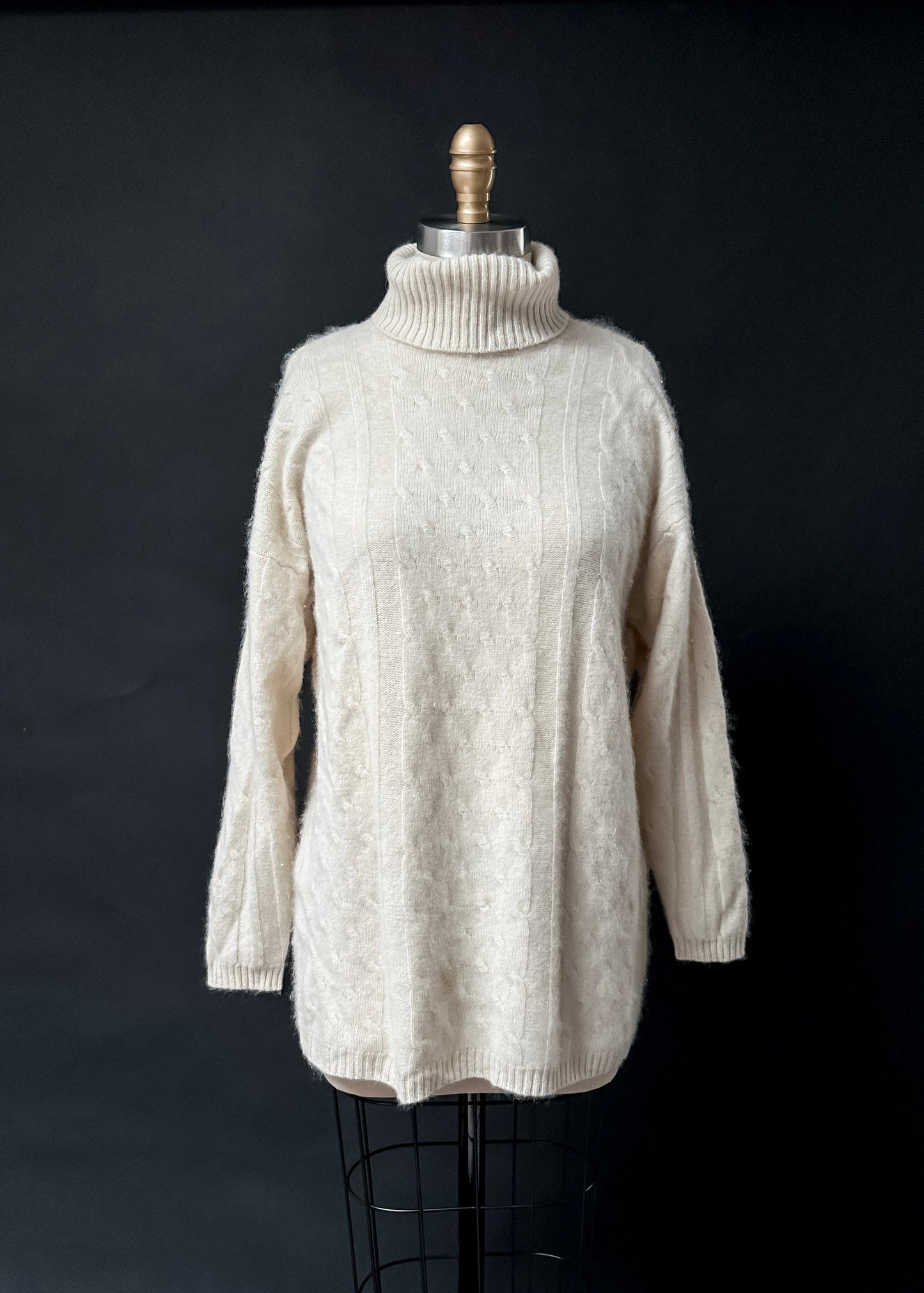 4-Ply Cashmere Cream Cable Knit Turtle Neck Sweater (L)