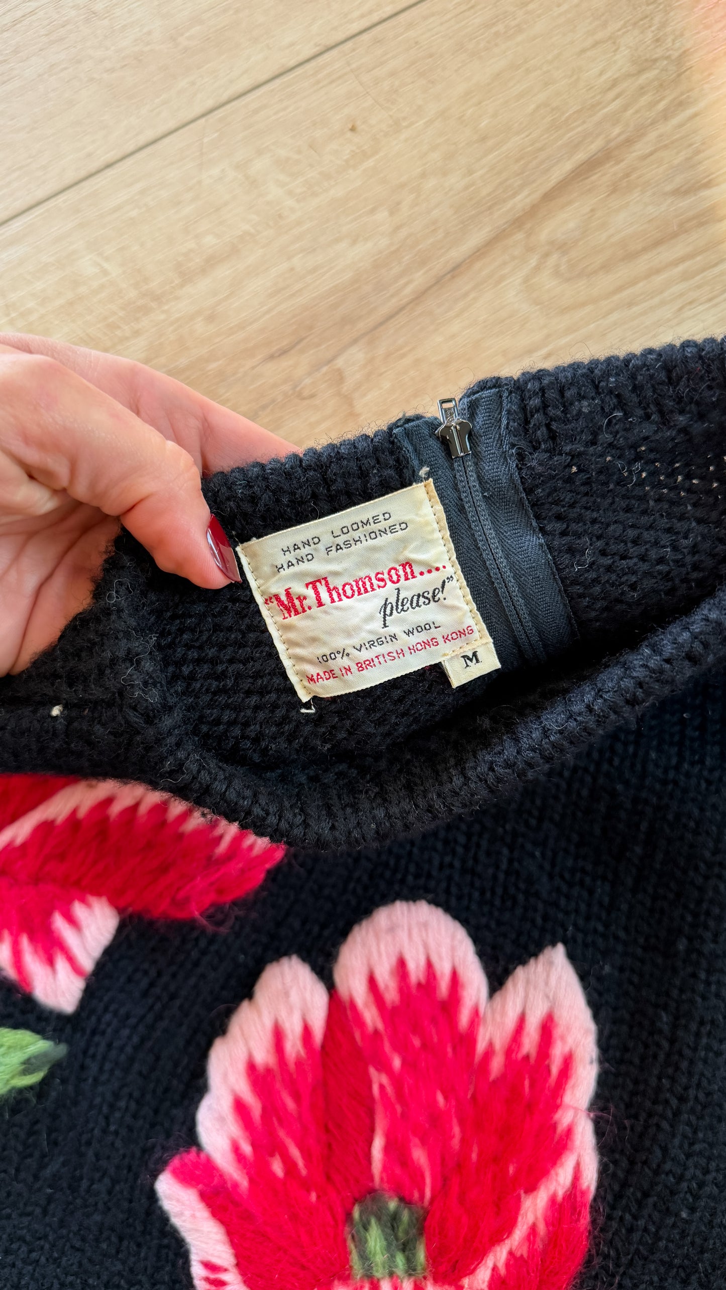 Vintage 60s 70s Mr. Thompson, Please! 100% Virgin Wool Hand Knit Floral Top (M)