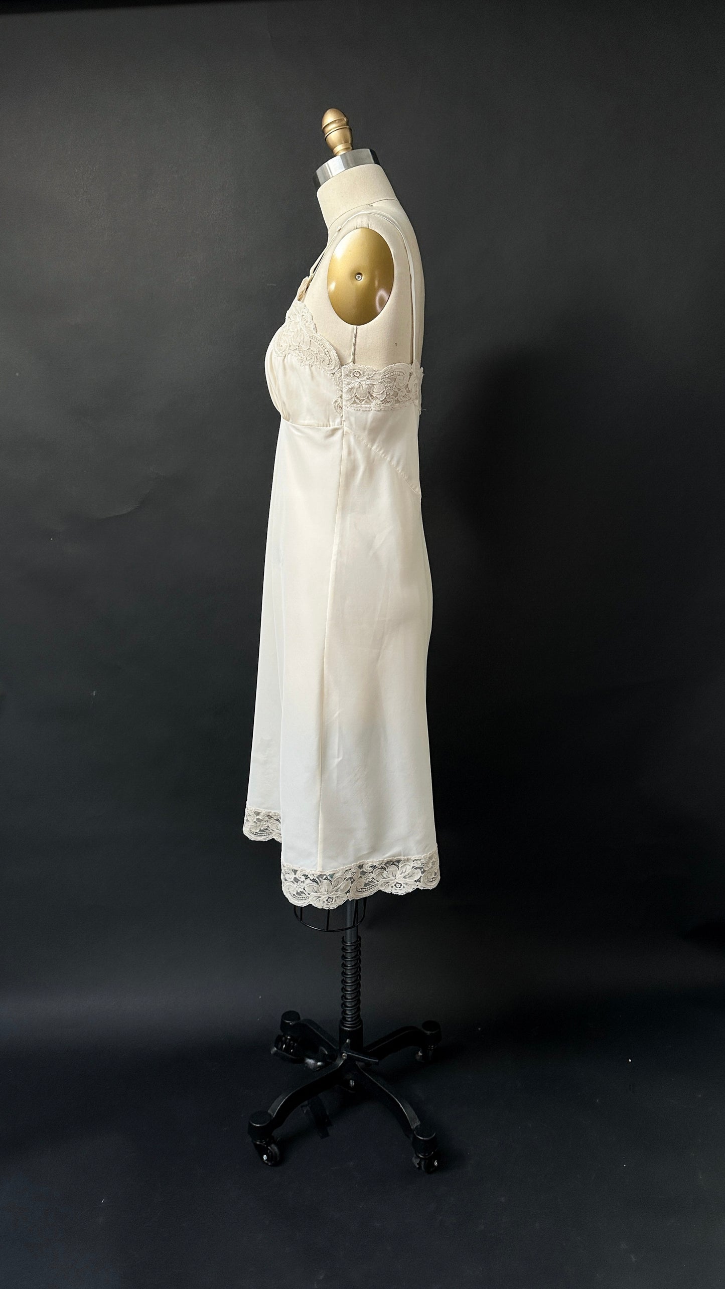 Vintage 80s Union Made Lady Lynne Cream Silky Lace Trim Slip Dress (M)