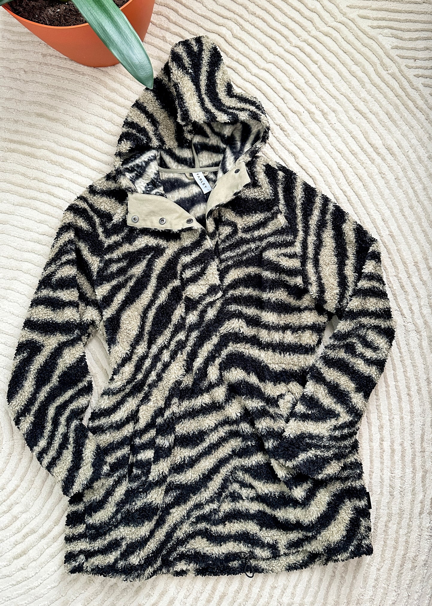 Varley Whitfield Faux Fur Hooded Jacket in Gravity Zebra (M)