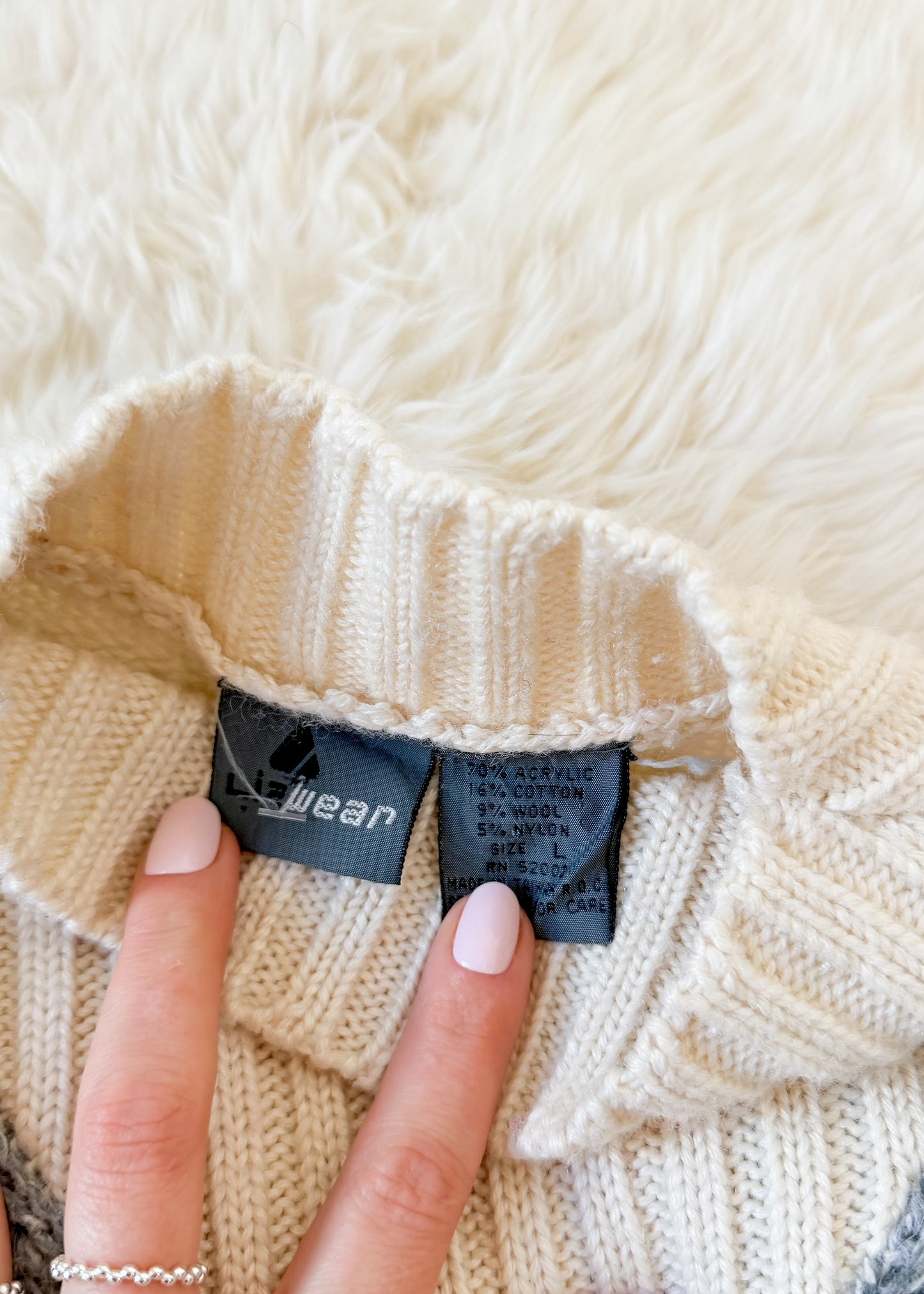 Vintage 90s Liz Sport White & Gray Argyle Cozy Knit Sweater (M)