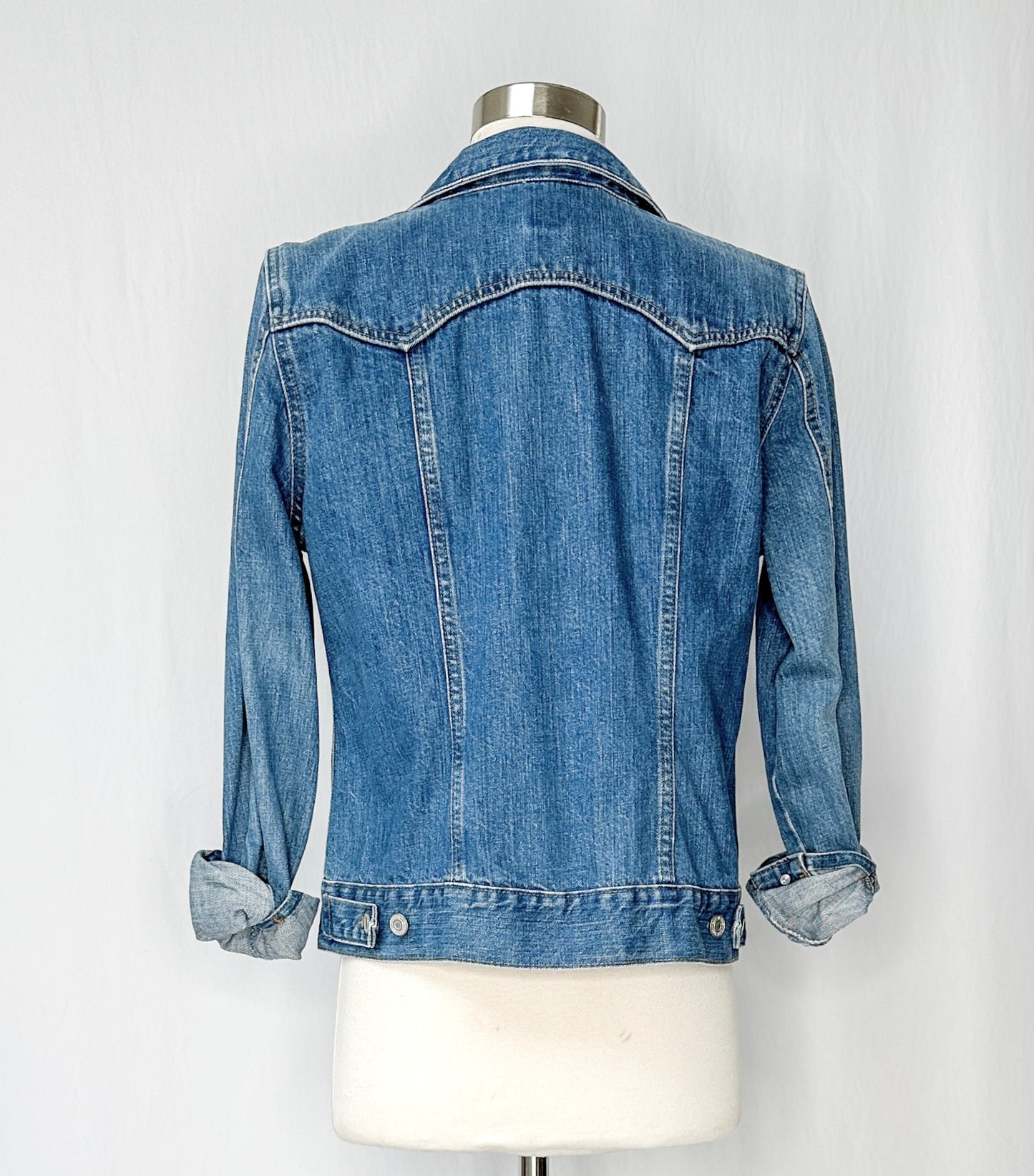 Gap Classic Denim Jacket in Medium Wash (M)