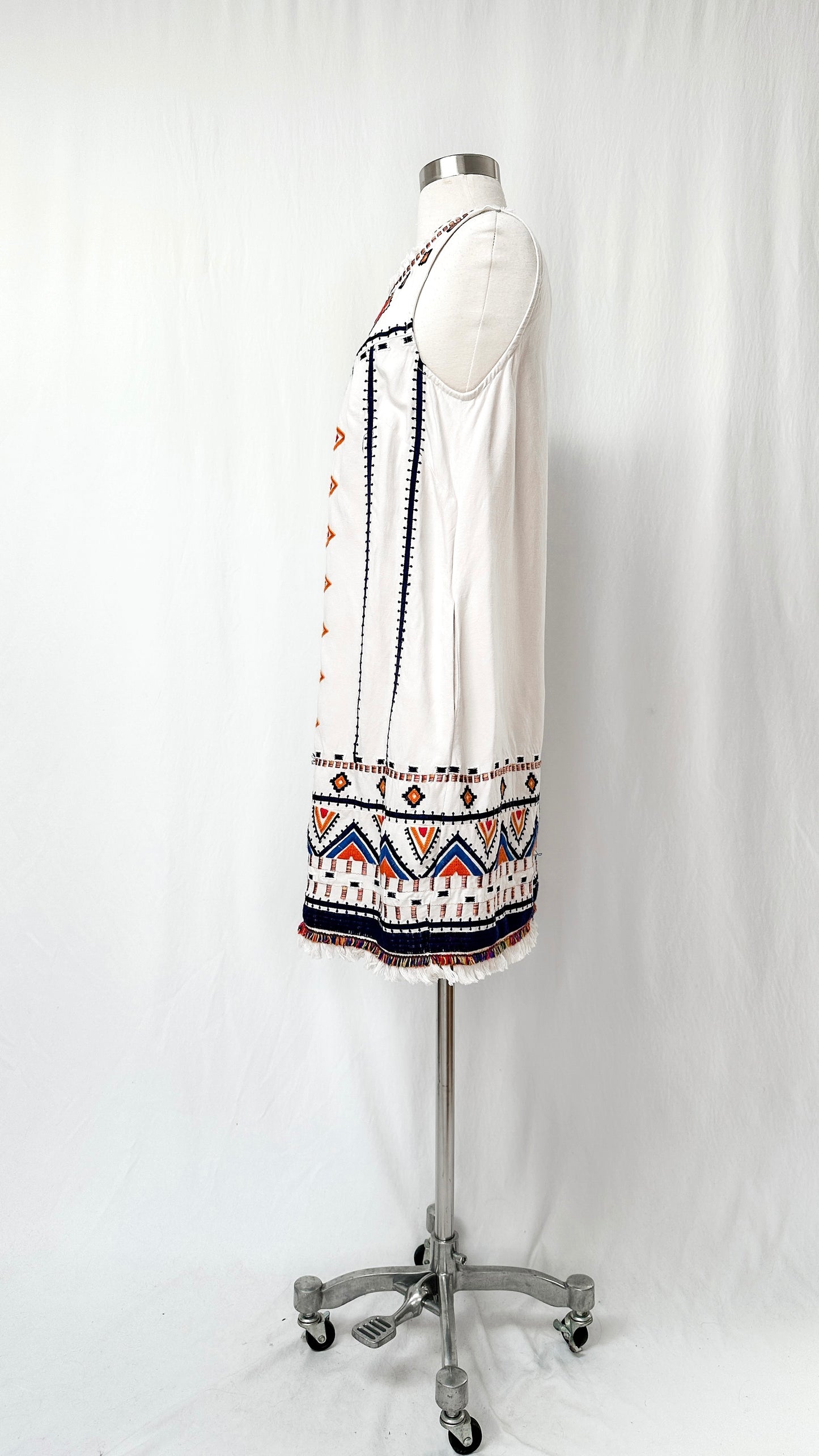 Anthropologie Akemi + Kin Reagan Embroidered Shift Dress (8)