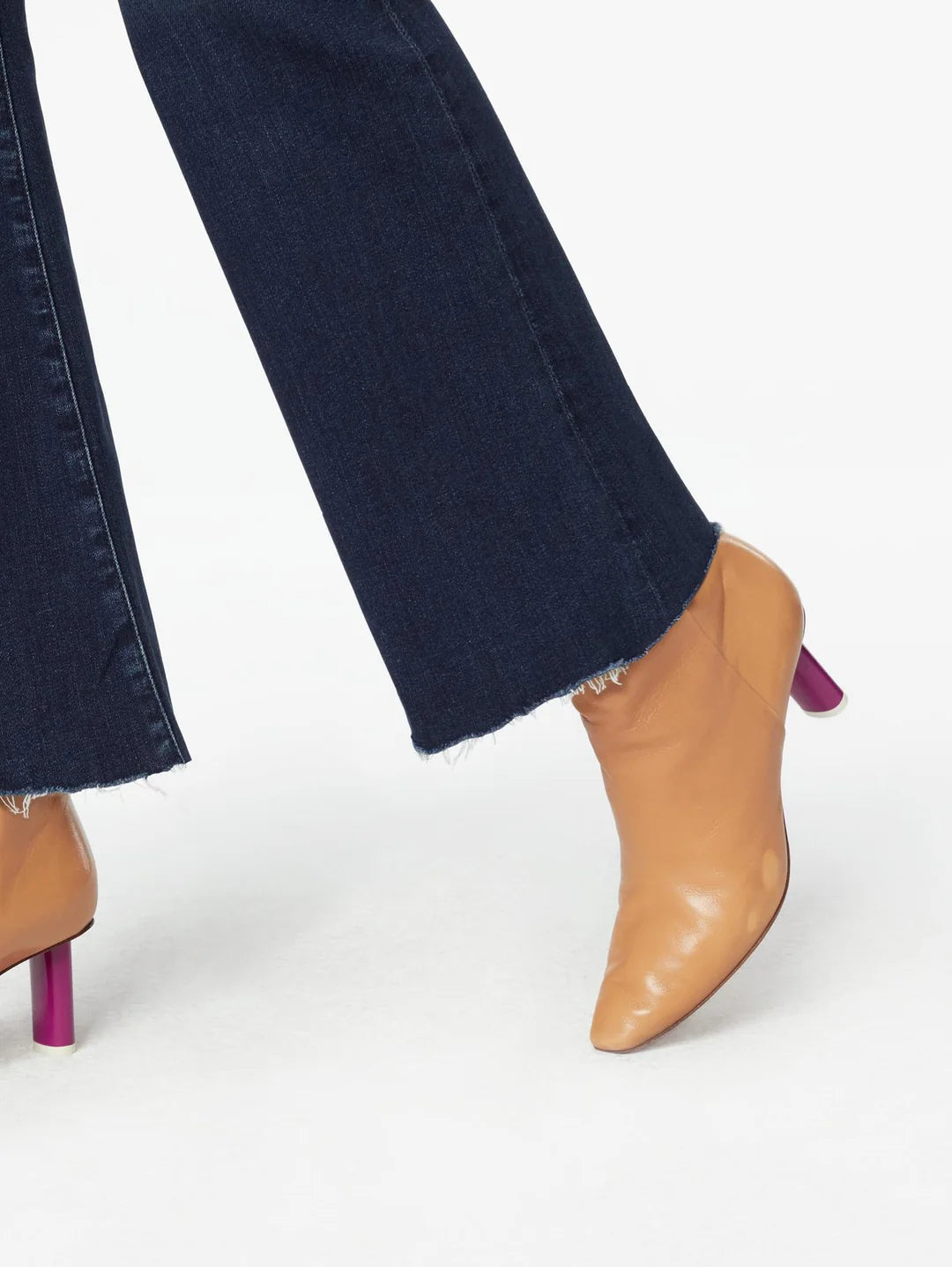 MOTHER The Weekender Fray Denim Flare Mid-Rise Jeans in Tongue and Chic (33)