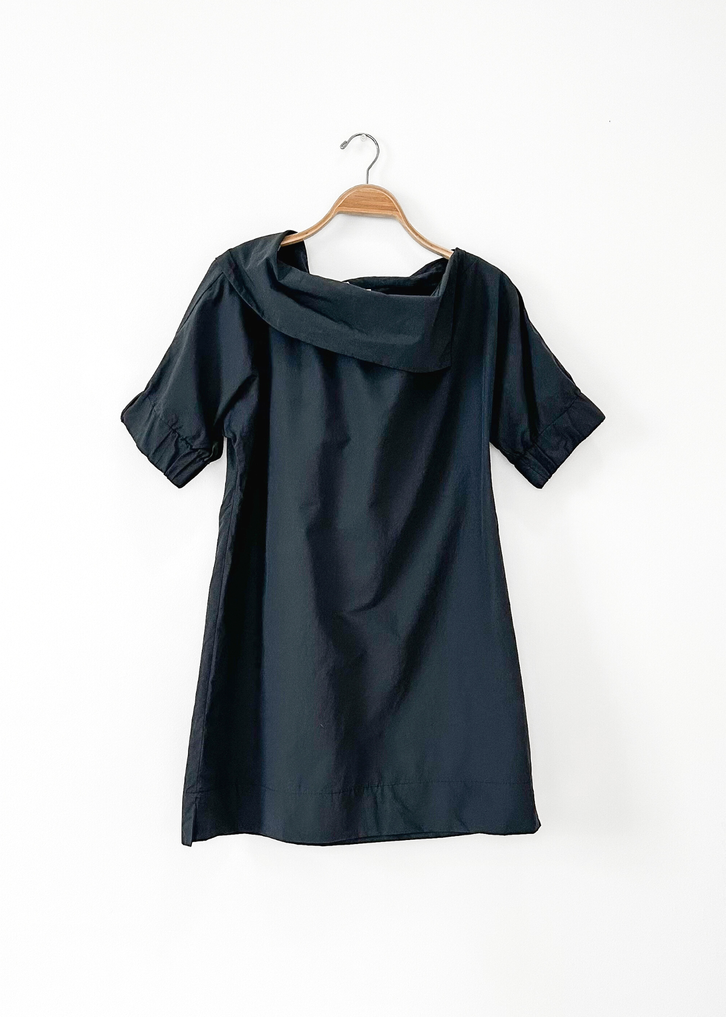 Finley Skipper Black Folded Neck Shift Dress (M)