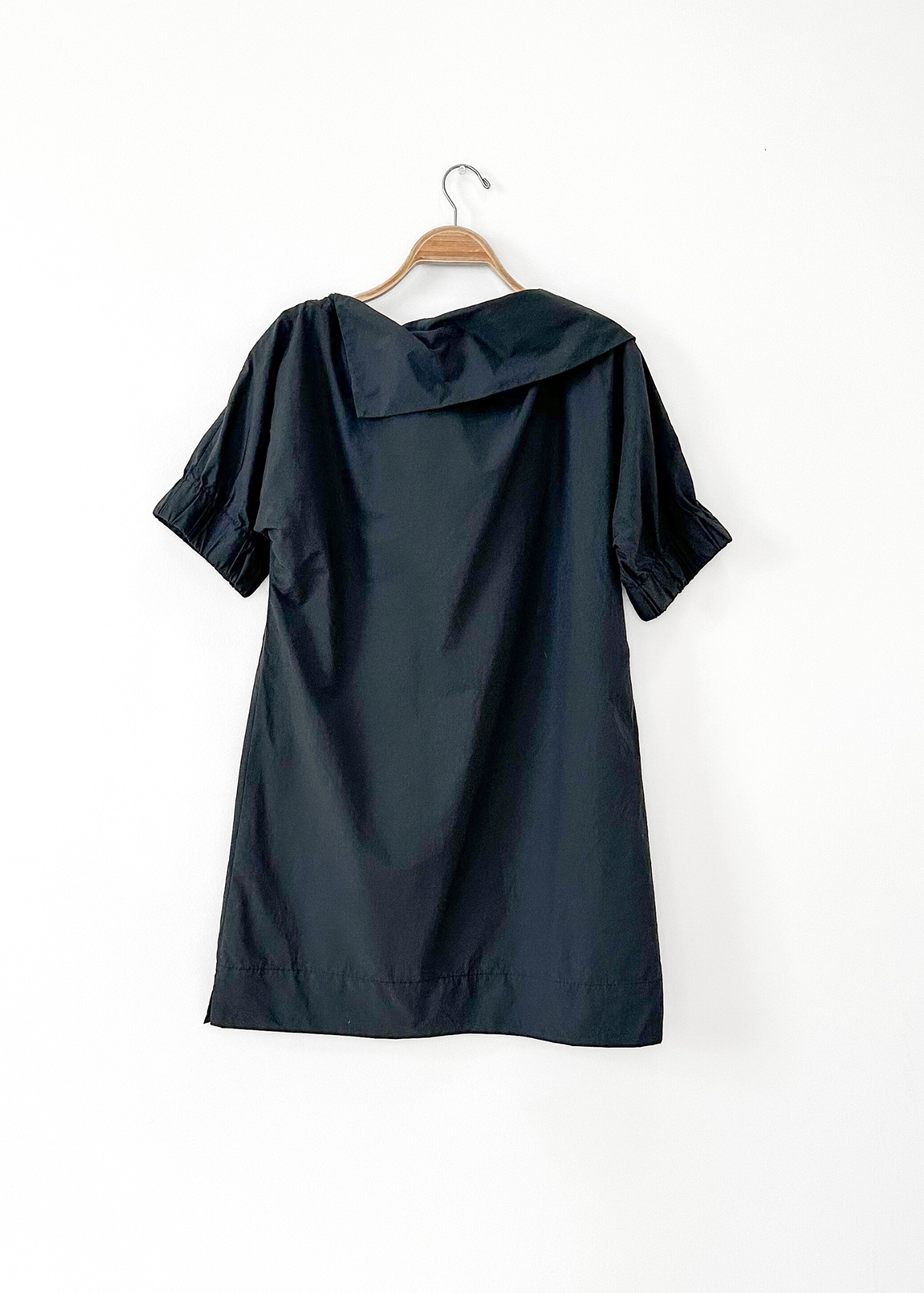 Finley Skipper Black Folded Neck Shift Dress (M)