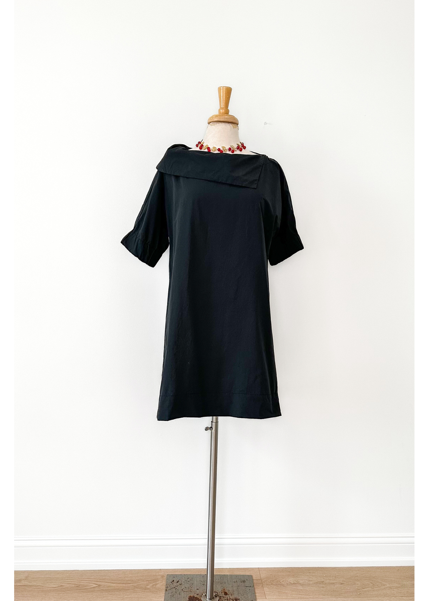 Finley Skipper Black Folded Neck Shift Dress (M)