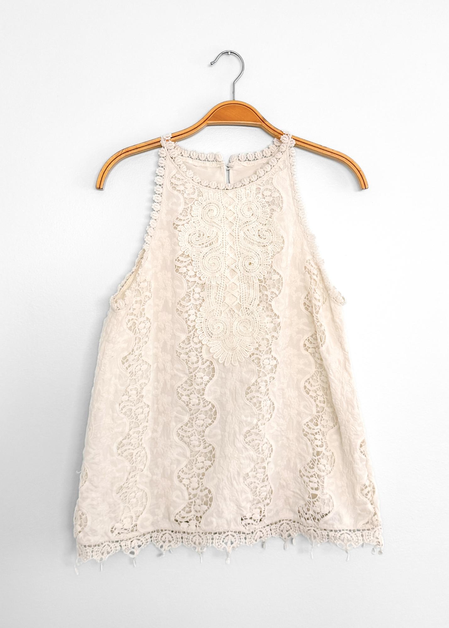 Alice + Olivia Cream Crochet Lace Sleeveless Top (4)