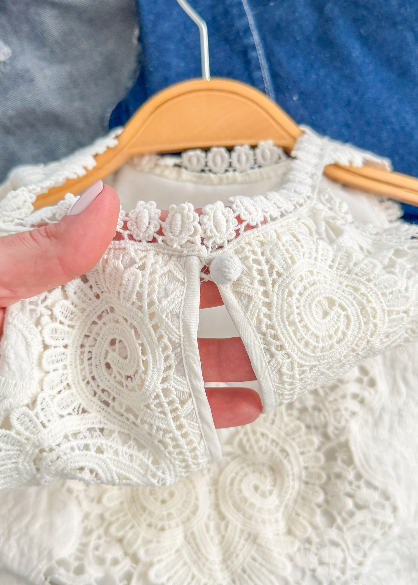 Alice + Olivia Cream Crochet Lace Sleeveless Top (4)