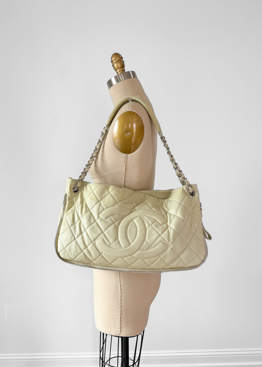 Vintage Chanel Ivory Quilted Caviar Leather Zip Expandable Purse