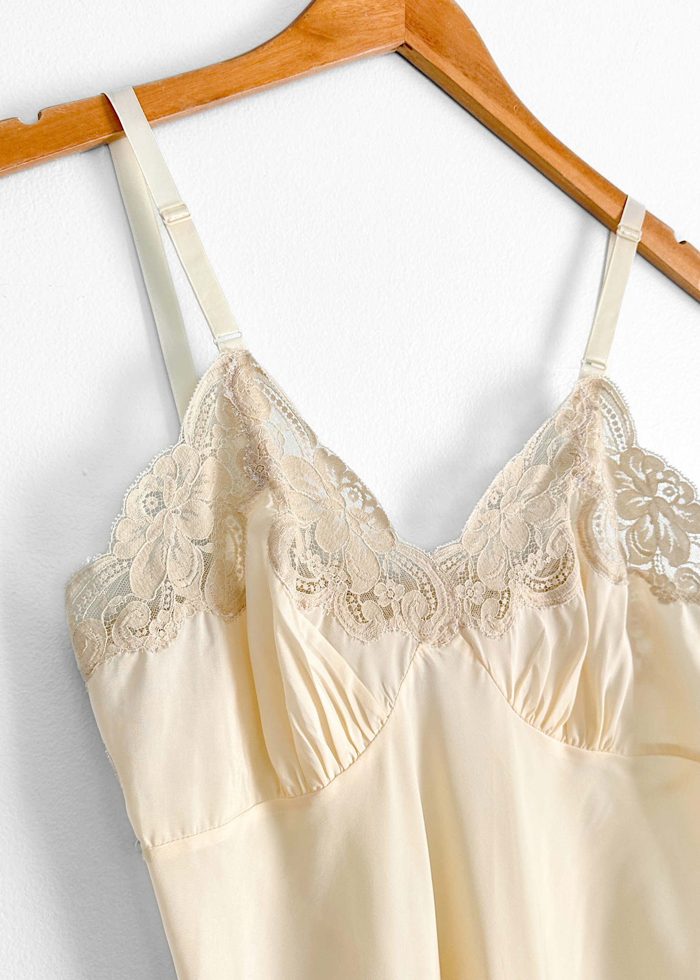 Vintage 80s Union Made Lady Lynne Cream Silky Lace Trim Slip Dress (M)