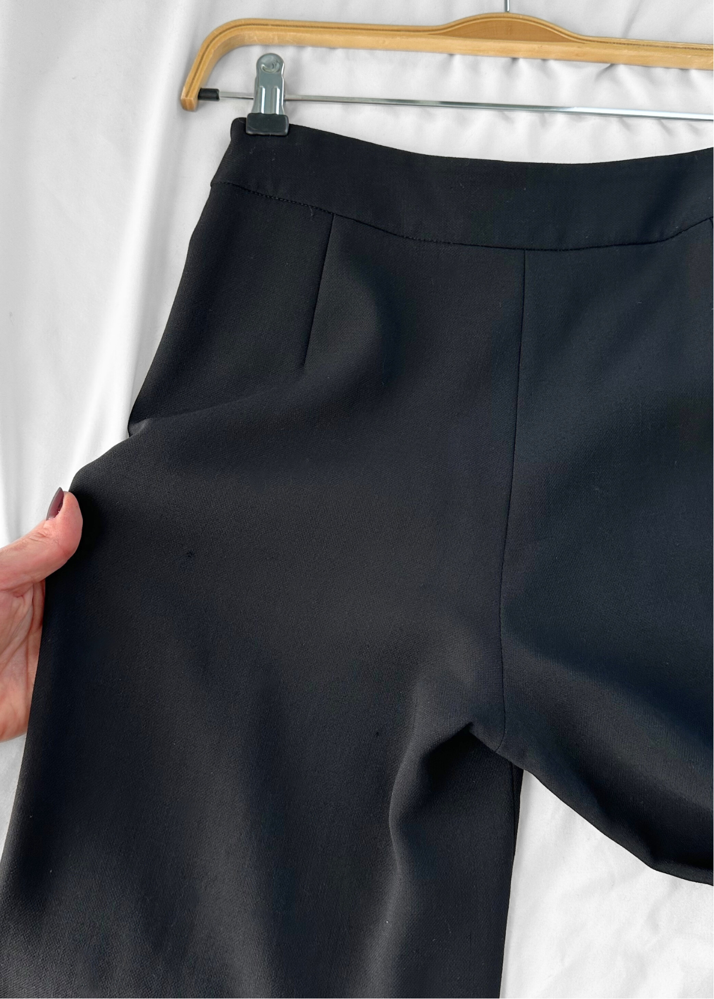 Giorgio Armani Black Light Wight Wool High Waist Pants (36 or 4)
