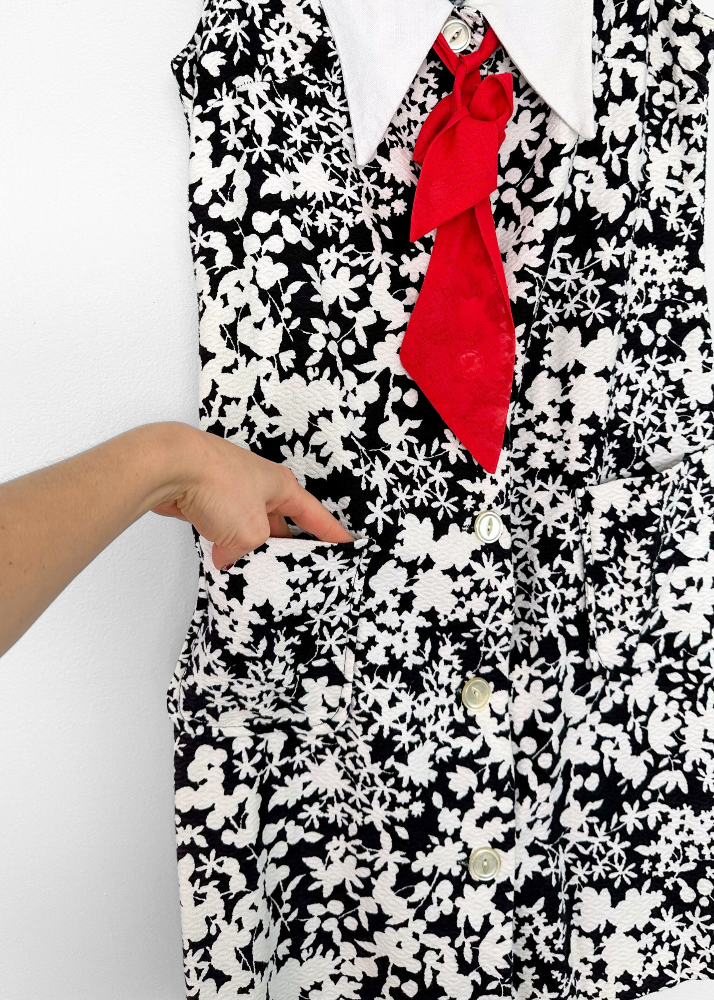 Vintage 70s Floral Print Wide Collar Neck Tie Button Down Dress (8 or M)