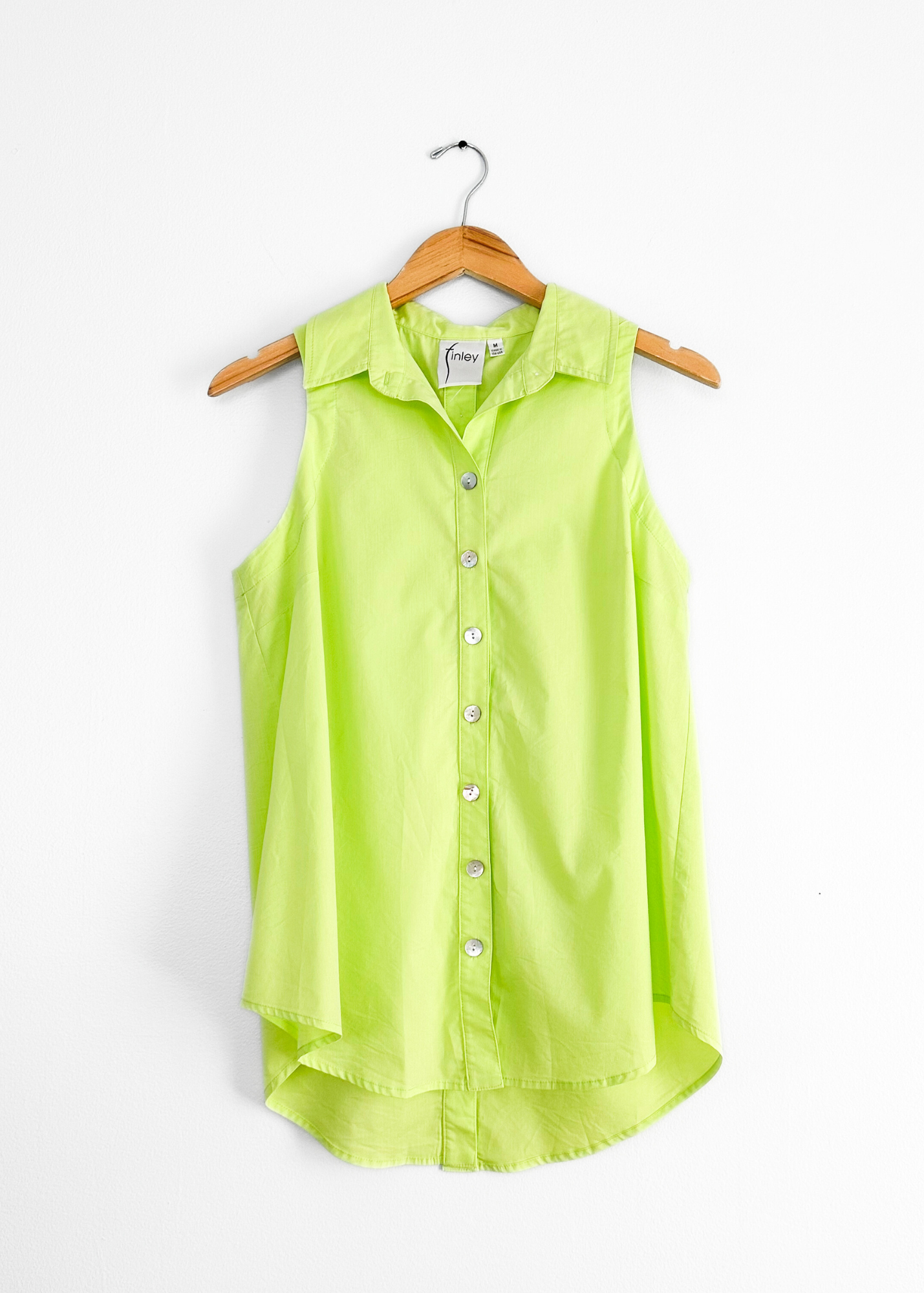 Finley Sleeveless Button Down Top in Limeade Bright Green (M)
