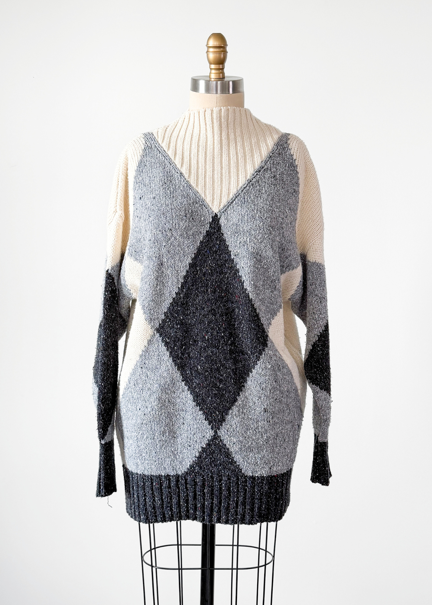 Vintage 90s Liz Sport White & Gray Argyle Cozy Knit Sweater (M)