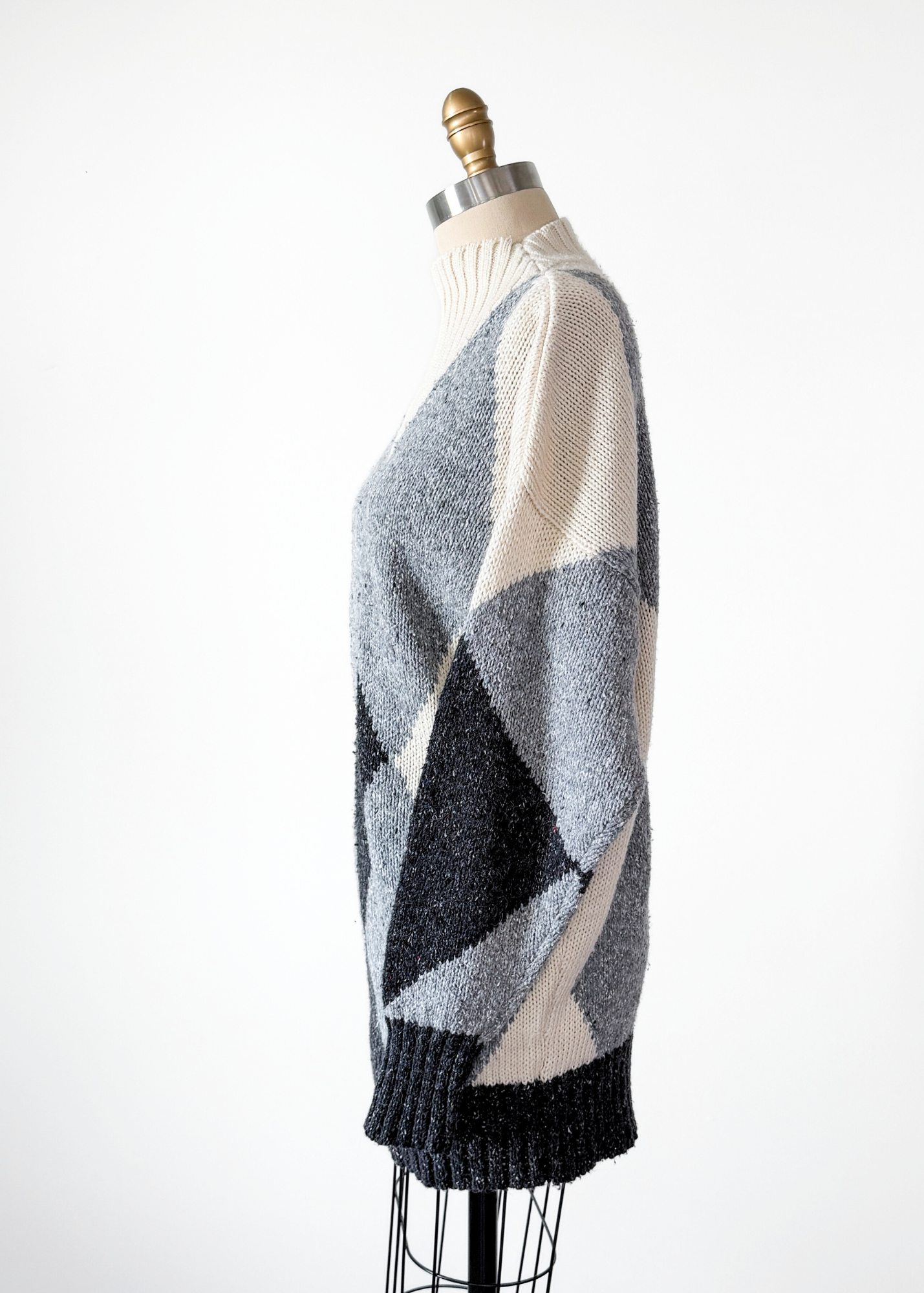 Vintage 90s Liz Sport White & Gray Argyle Cozy Knit Sweater (M)