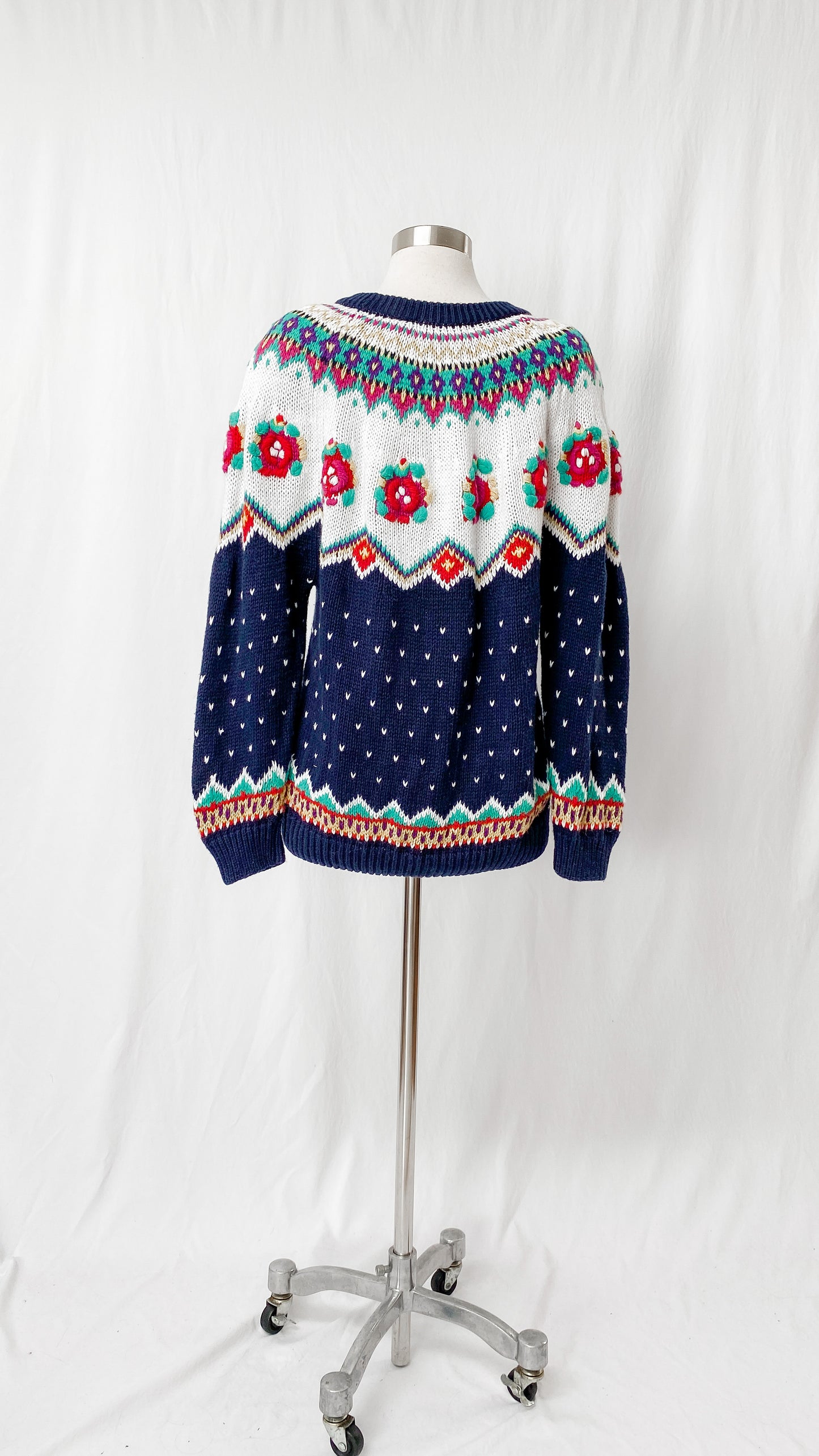 Vintage 90’s Navy & Flower Knit Cozy Pullover Sweater